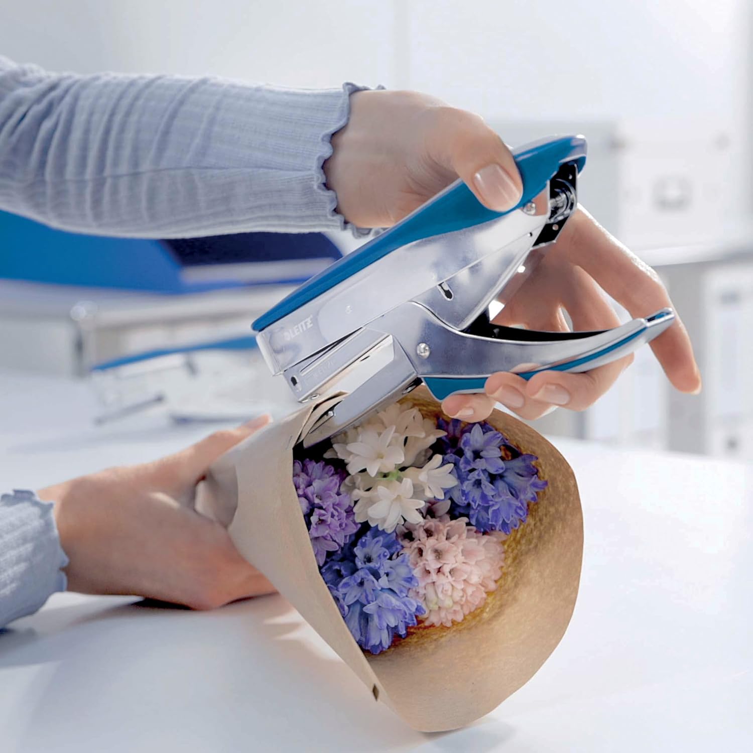 Spenjač klešče Leitz Allura, 30 l, modre